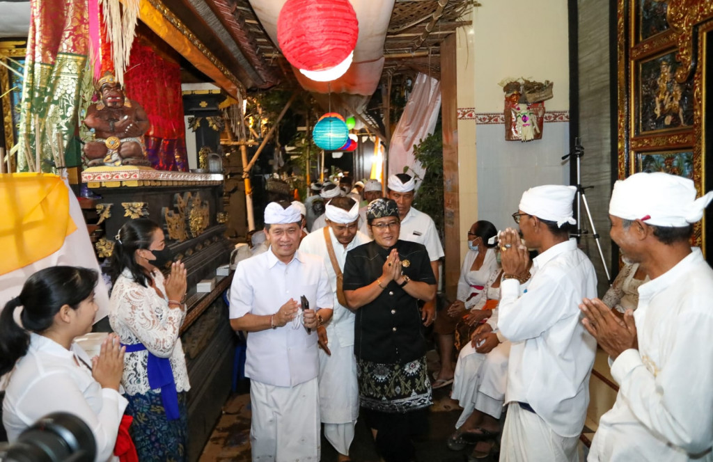 Bupati Giri Prasta Hadiri Upacara Dwijati di Nusa Lembongan, Doakan Sulinggih Mampu Berikan Pelayanan Kepada Umat